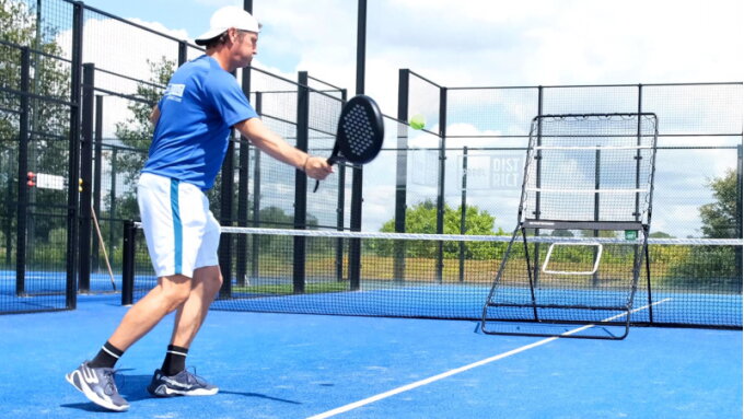 Which padel strokes can I practice with the Smash padel rebounder?